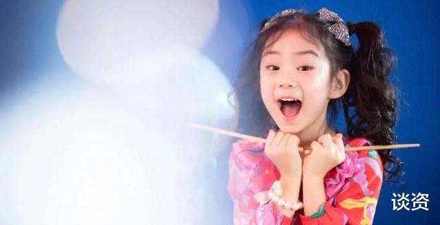 戚薇|基因太强大！戚薇晒搞笑表情素颜照，网友直呼完全是放大版lucky