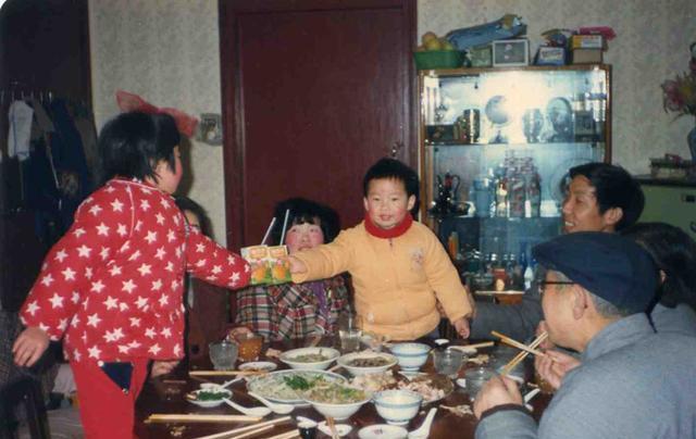 1980年,一家人中毒丈夫身亡,妻子反复唠叨一件事,引起警方怀疑