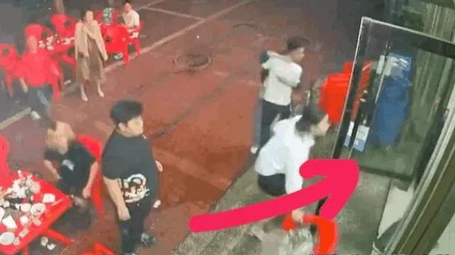 女暴徒不值得同情，灰衣女太伟大，曝光者有勇气，主犯可判极刑