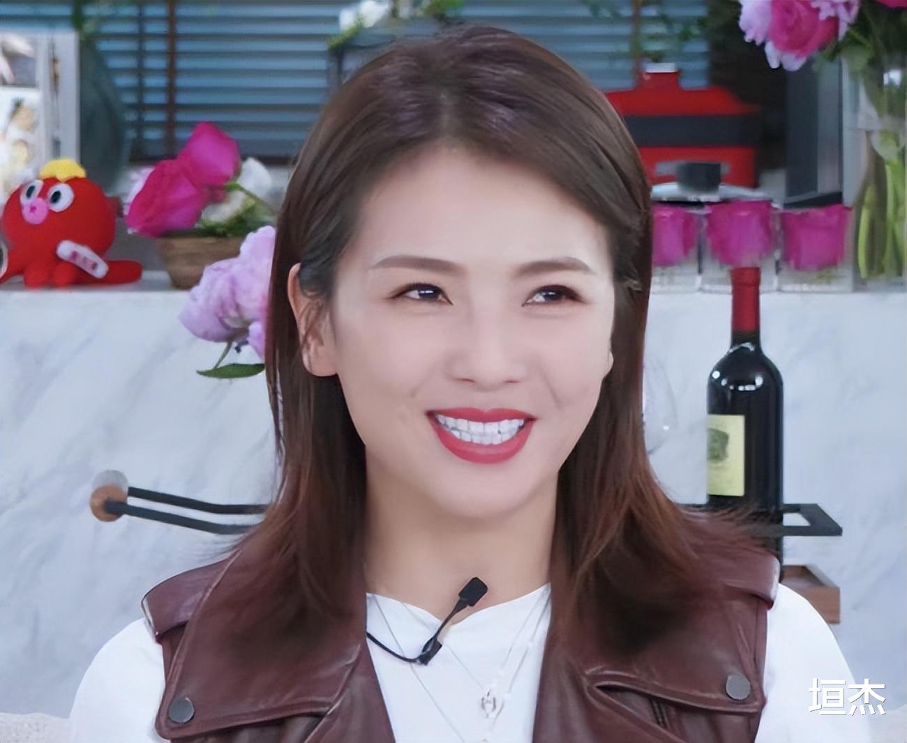 娱乐圈|假牙假发假腹肌,盘点娱乐圈“弄虚作假”的明星,这年头就性别真