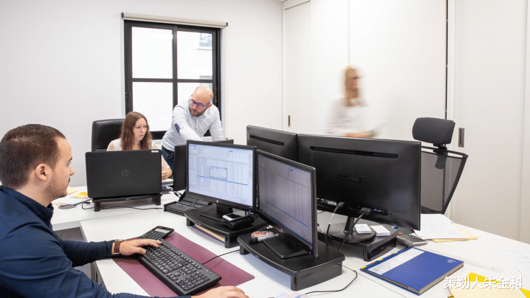 |二代接班后,职业经理人这样做避免“中间伤”,还能出成绩!