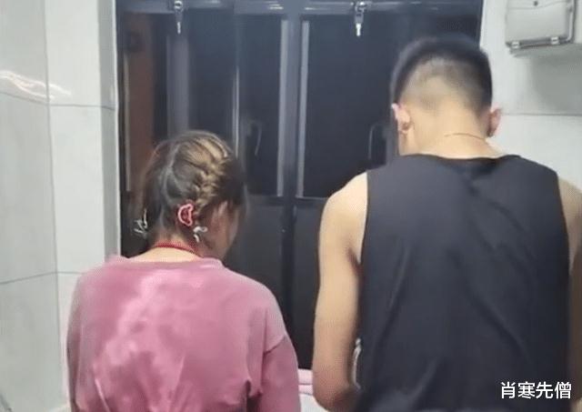 大学生儿子带女友回家过年,吃完饭被安排洗碗,女孩:都是一家人