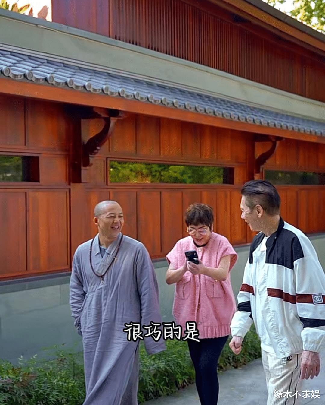 向太|向太资助杭州净慈寺!敲钟为家人祈福,网友:郭碧婷有福气!