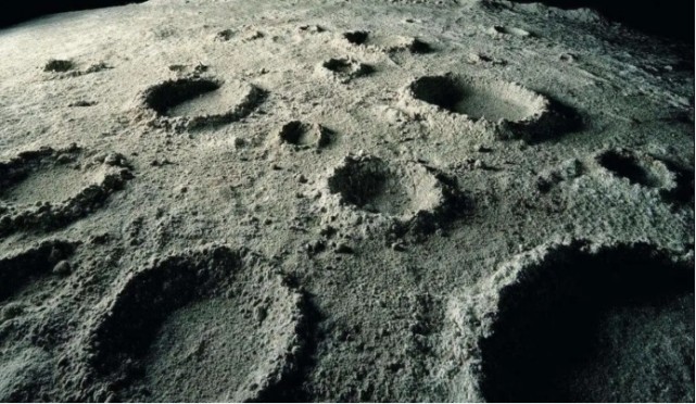 月球真是“外星基地”?科学家发现大量宜居洞穴,适合人类居住