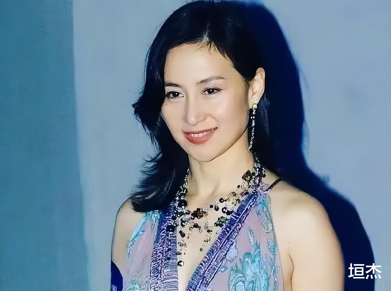 亚姐 何超莲是“最美千金”?看到她姐姐的照片后,我才发现是错的