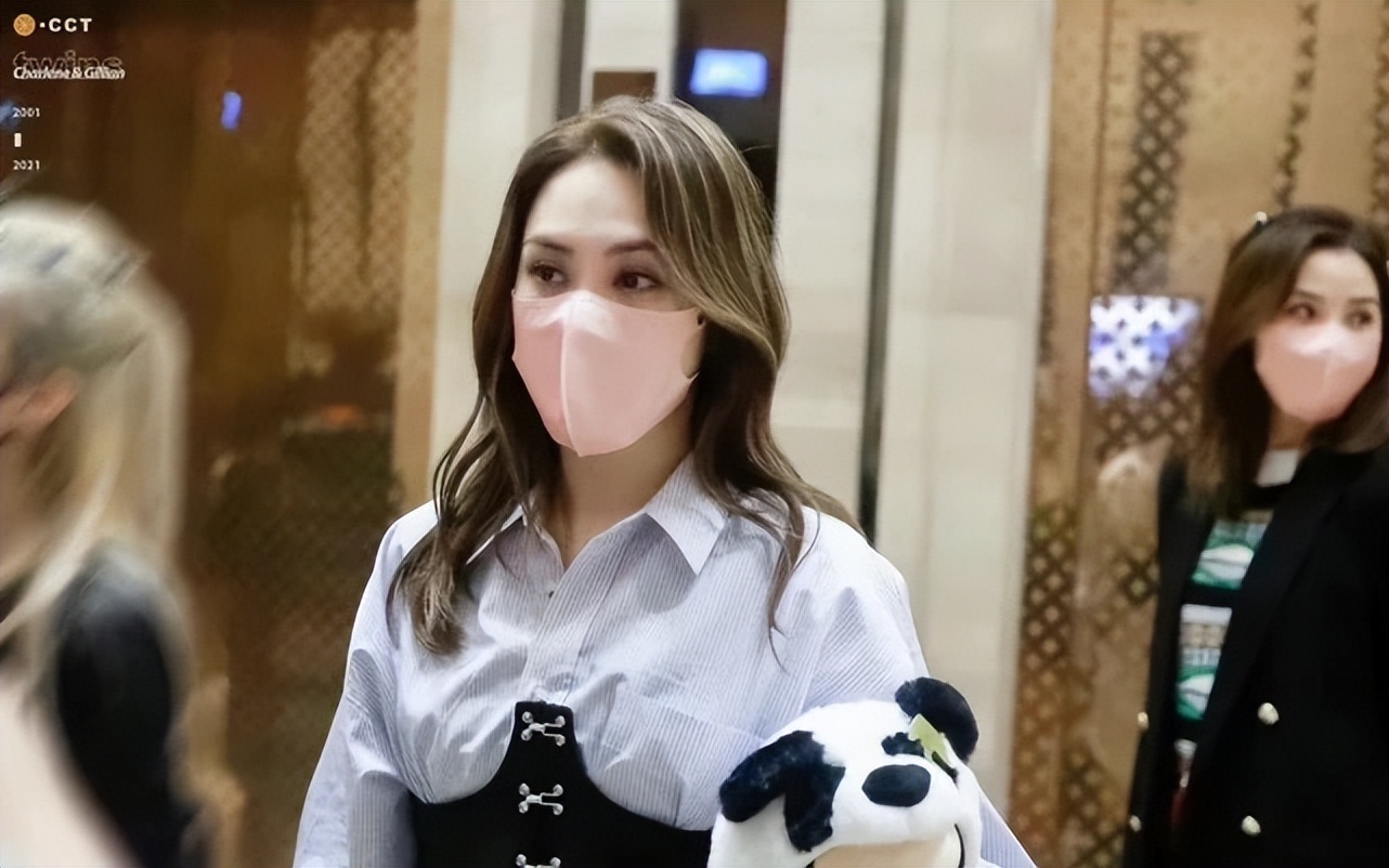 阿娇|41岁阿娇参加浪姐变自信！勇敢穿露脐装走机场，身材暴瘦美回巅峰