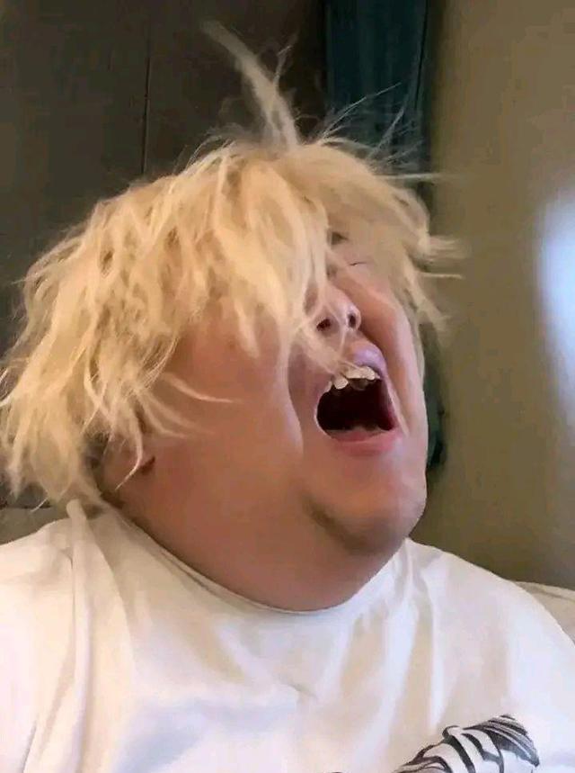 运动 胖猴子减肥后首次露面，头发凌乱仰天大哭，体重还在600斤徘徊