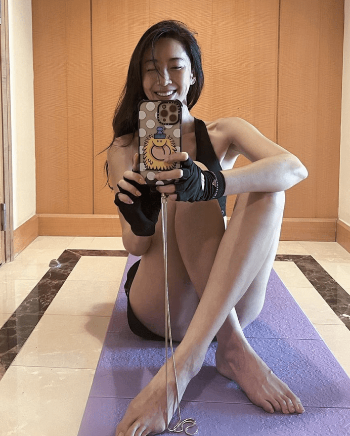 陈世妍|中国台湾演员隋棠，穿比基尼坐游艇秀身材，细腰长腿很是吸睛