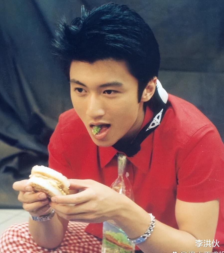 张柏芝|张柏芝和俩儿子逛街引关注，单亲妈妈教子有方，谢霆锋基因太强大