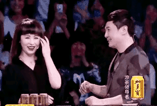 沈腾|刚被曝出离婚！沈腾老婆现状：抱娃出街面部浮肿身型笨重