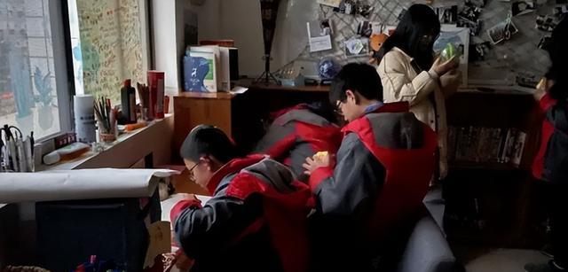 芯片|人才大量外流？美国芯片专家都是华人？小镇做题家的话一针见血