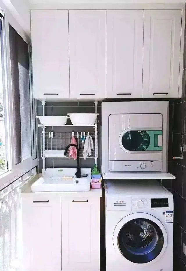 别傻了,阳台就算用来晒衣服也要这样装,颜值瞬间高了,还实用!