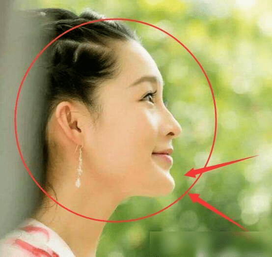 杨钰莹|凹陷、断层、尖得能“戳人”，这8位明星的下巴，一个比一个夸张