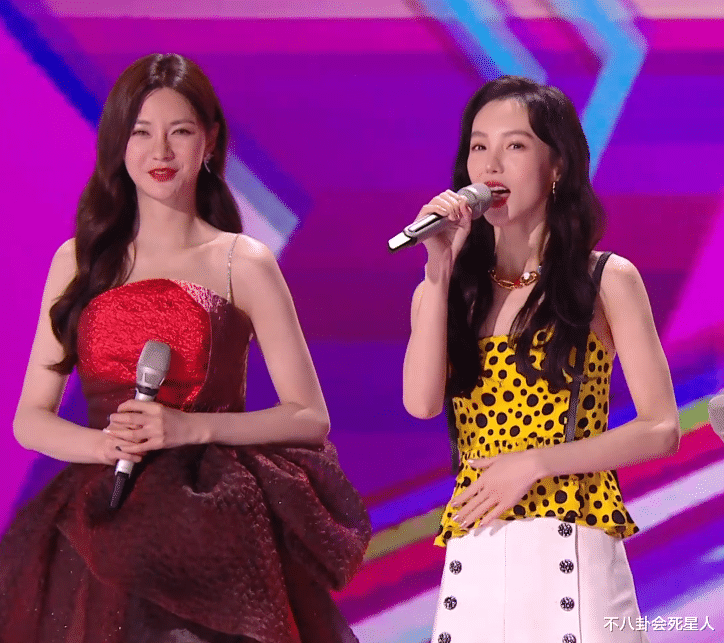 跨年 ?26位女星跨年争艳大戏:杨幂穿貂,杨紫撩开刘海,一个比一个有招