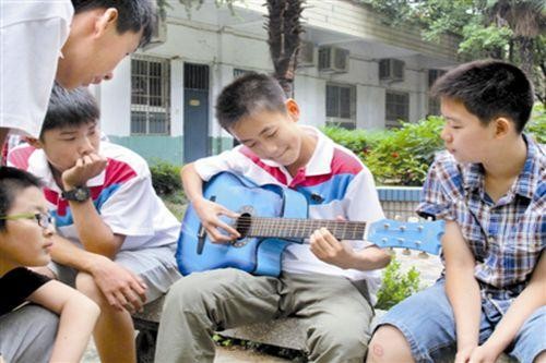 姜昆|同父不同命！姜昆掐断女儿明星梦，带养子上春晚，今养子成他骄傲