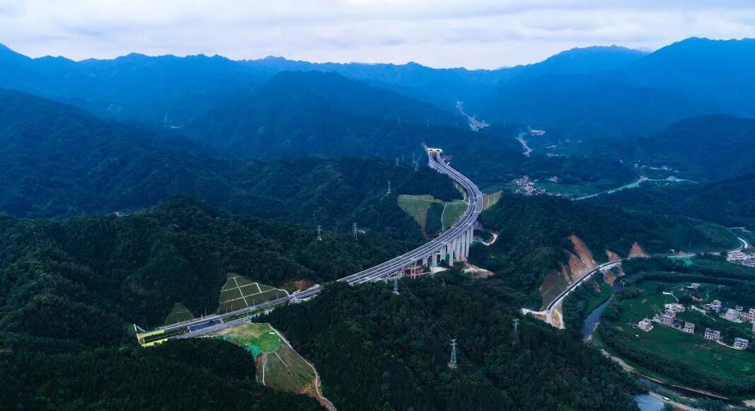 旅游业|云南这条高速拟建于丽江，将形成一种交通旅游文化融合发展新模式