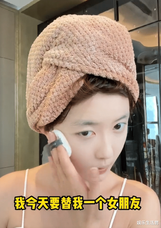 |2143W粉聂小雨穿拖地裙开车，曾因裙摆太长摔倒，网友：真作