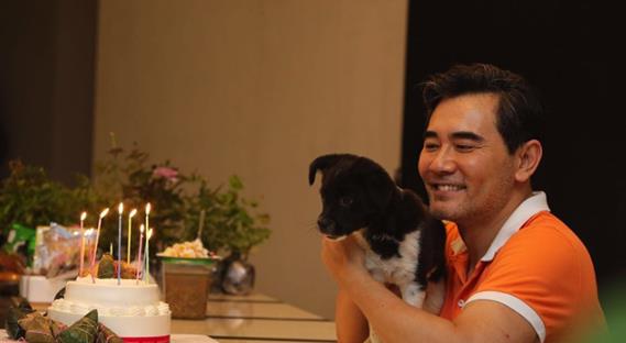 赵文瑄晒出自己的豪宅,生活方式像文人雅士,阳台还建有荷花池