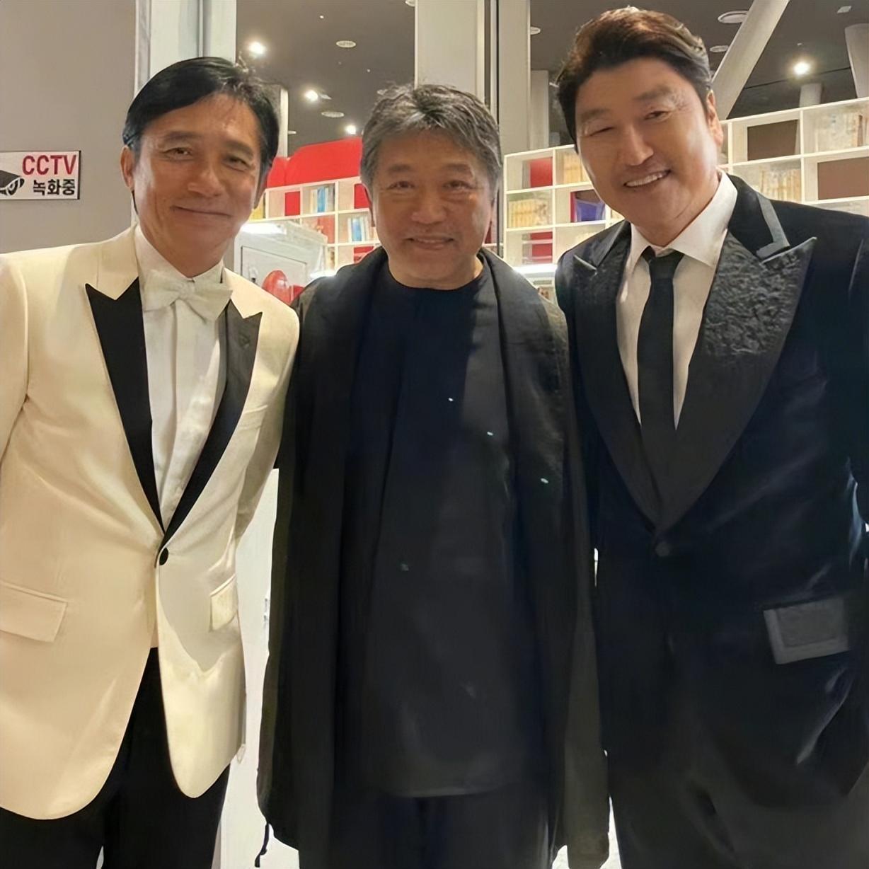 梁朝伟|韩国最重要的电影节红毯，有人出糗有人惊艳