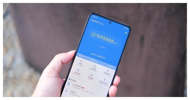 红米K50至尊版“吹破天”！真的那么强？“优缺点”很明显！