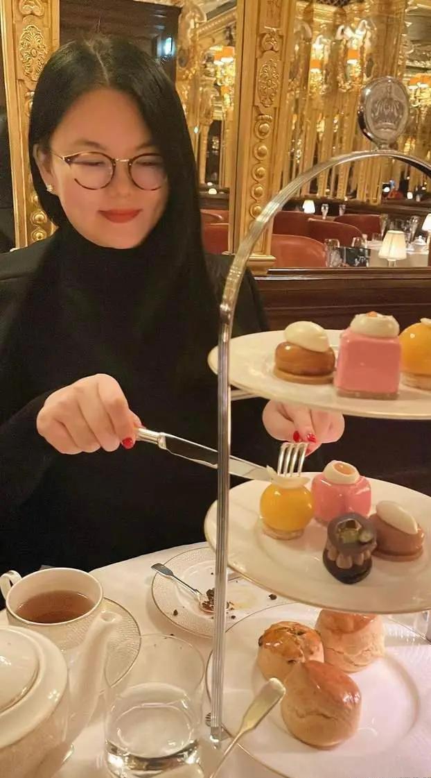 王诗龄|李湘晒豪奢餐厅过新年,又被指炫富,王诗龄:我爱发什么就发什么