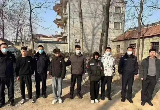 亲历者爆出河南打砸警车事件的真实原因,可能和大家想的不太一样!