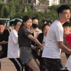 “刚租的房子，打扫柜子发现的，我是不是发财了？”急需鉴定啊！