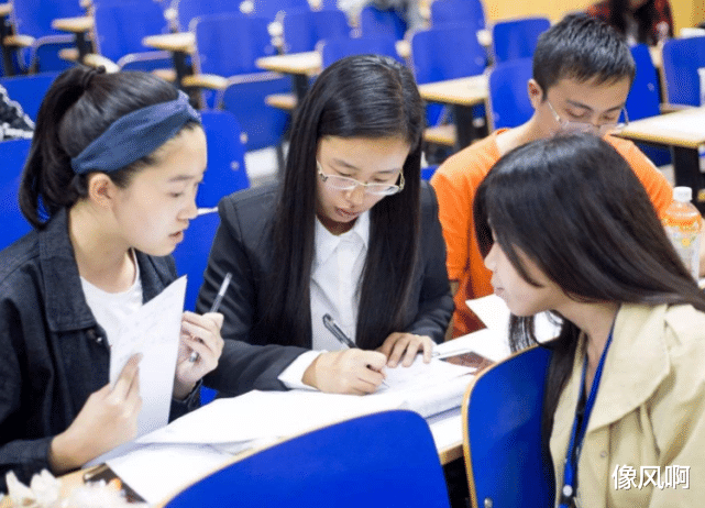 家庭教育|女大学生捐赠学校14000斤蔬菜，却遭网友嘲讽，难道有钱也是错？