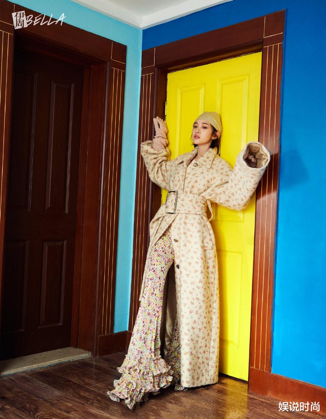 蒋欣|唐艺昕和宋慧乔撞衫！在《伊周》开年封面演绎感染力，看出两人差距