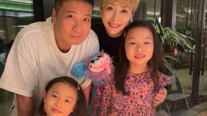 钱嘉乐|汤盈盈与老公为女儿庆生，不会送孩子去留学，在劝娘家人回国定居