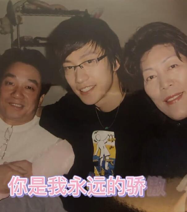 乔任梁|乔任梁离世五年父母近况曝光,黑眼圈太重惹担忧,乔爸暖心回复