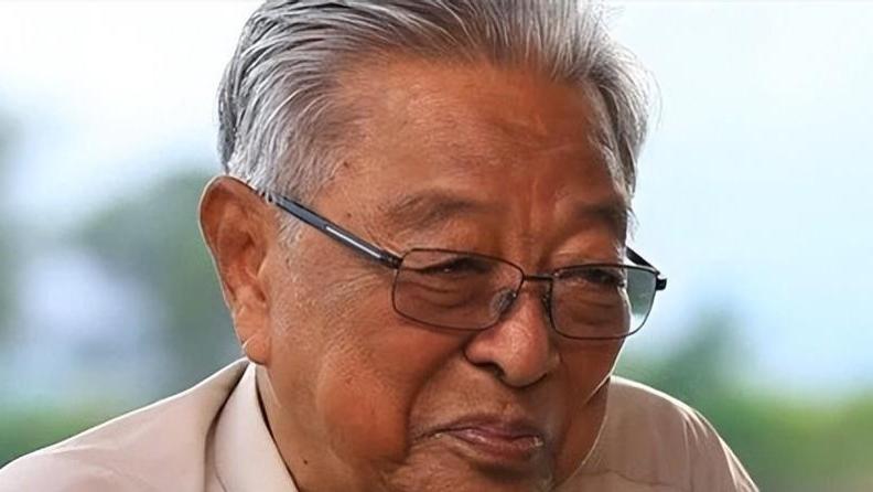 51岁的褚时健出任卷烟厂厂长，遭到团团伙伙的排挤，反击方式绝了