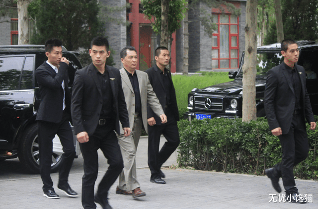 富婆|广东富婆招聘男司机，每月8万工资包吃包住，有人达到要求了吗？