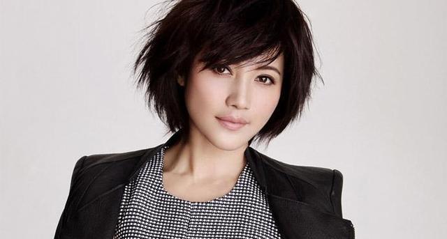 颜丙燕|她为给母亲治病跑8年龙套，后8次获得影后，却一直不温不火