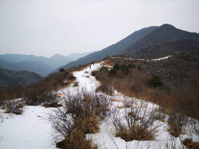 |燕羽山，初春时节的一场冰雪中的徒步