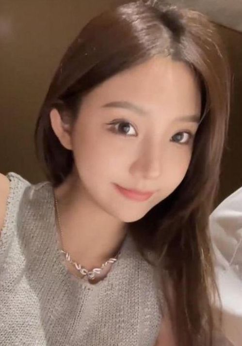 王思聪|王思聪三亚骑马照片曝光,含胸驼背头发乱,身边还有美女陪伴