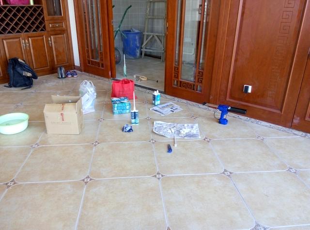 家装瓦工偷懒太可恨,施工时做这5件事,我一分钱都不想给他