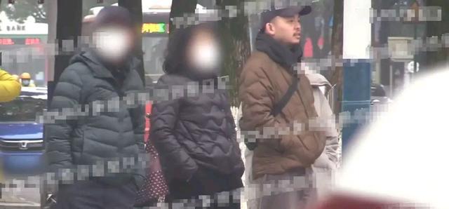 周迅|47岁周迅带小13岁绯闻男友卓越回老家见父母，此前多次被拍牵手