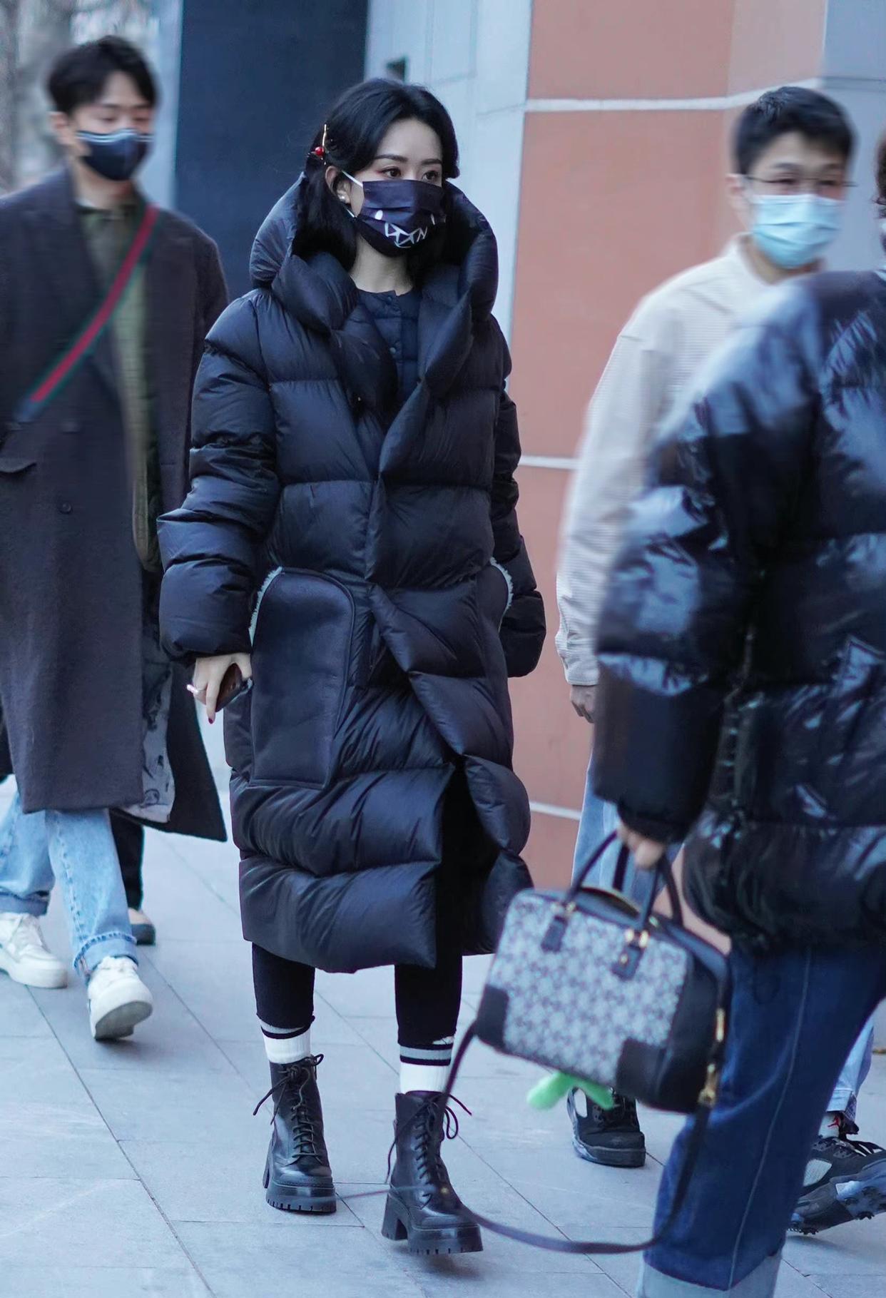 王俊凯|赵丽颖、杨幂、王俊凯央视百花迎春晚会录制路透来了，期待播出