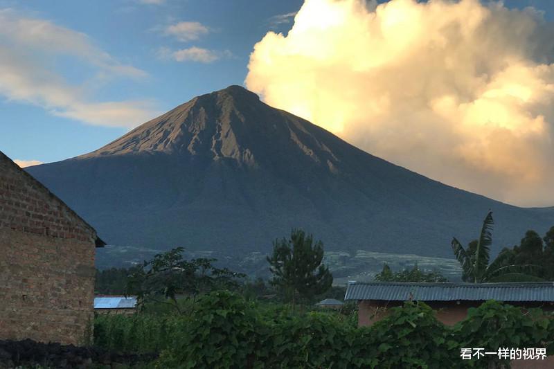 火山|门票1万元的公园，需要提前半年预约，却仍一票难求