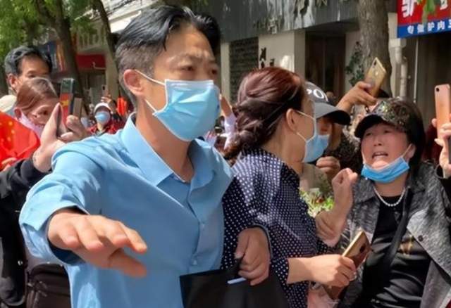 杜新枝|杜新枝开直播状态不佳,内涵许敏懂得炒作,言语透露心有不甘