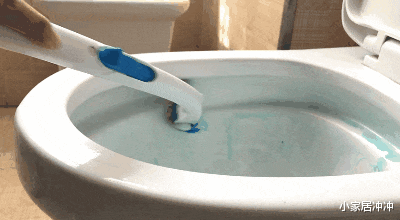 马桶里有个“隐藏开关”,打开后,能省不少钱,可惜很多人不知道