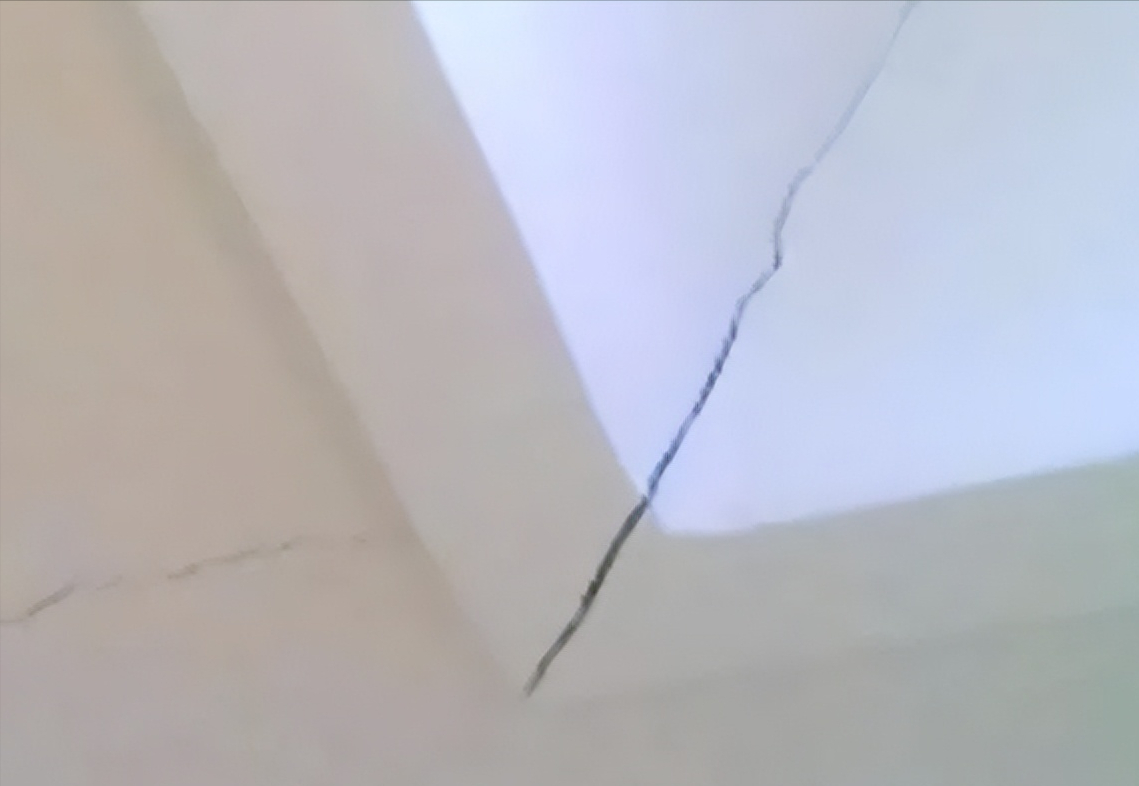 当初装修没盯工，结果装完验出11个大坑，全屋返工没商量