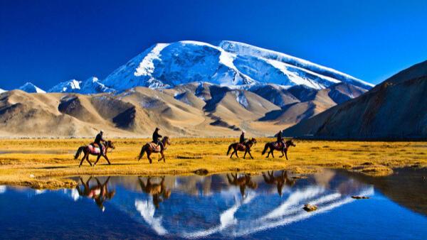 珠峰|#新疆被全国游客挤爆了#原来他们蜂拥来新疆竟然是这个原因