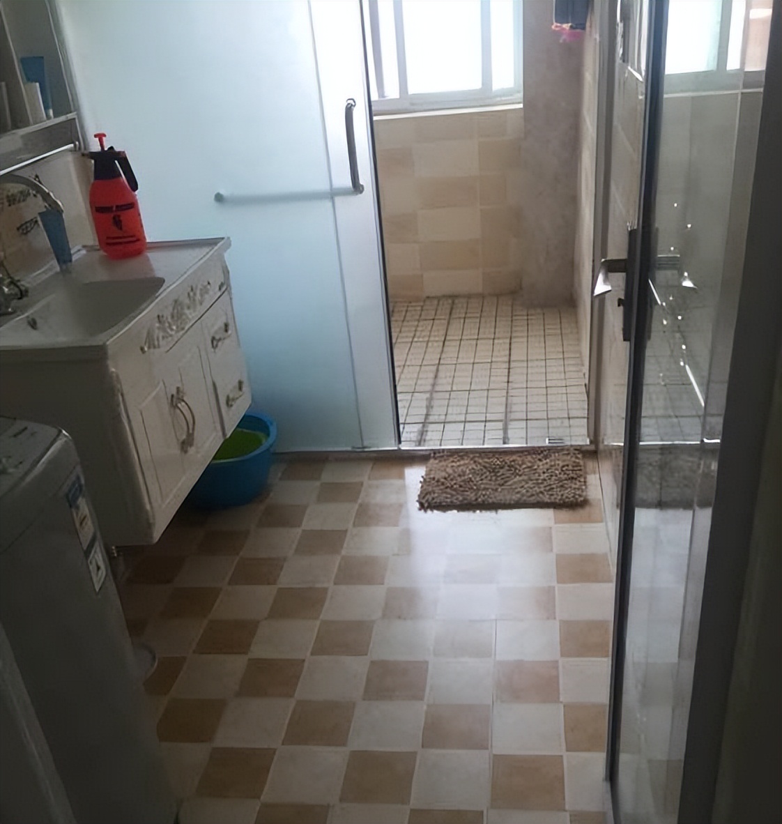 硬装终于完工,邻居来看了后狂点赞,都说空间利用的好