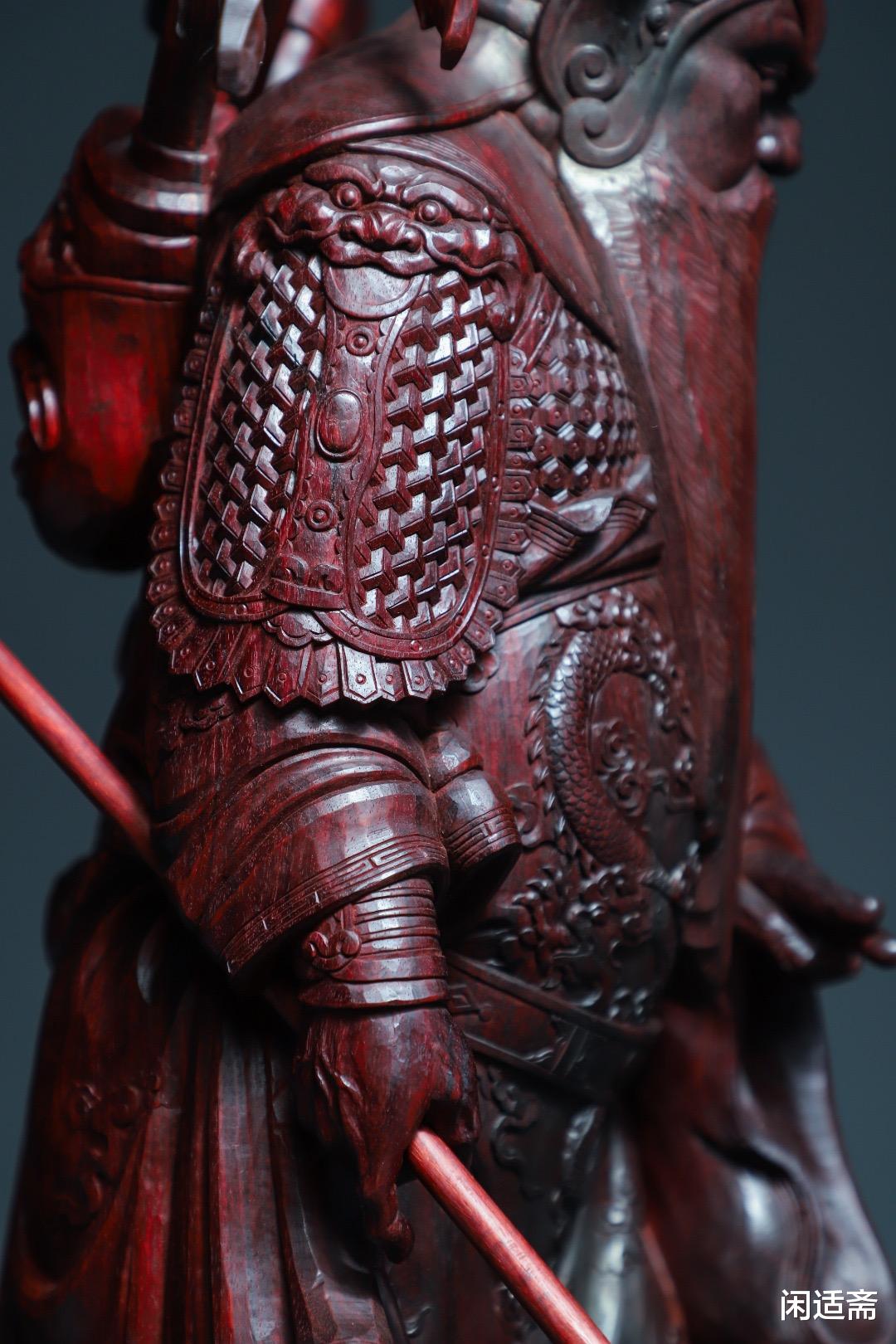 小叶紫檀|威严神韵，小叶紫檀木雕，阵前点兵关公