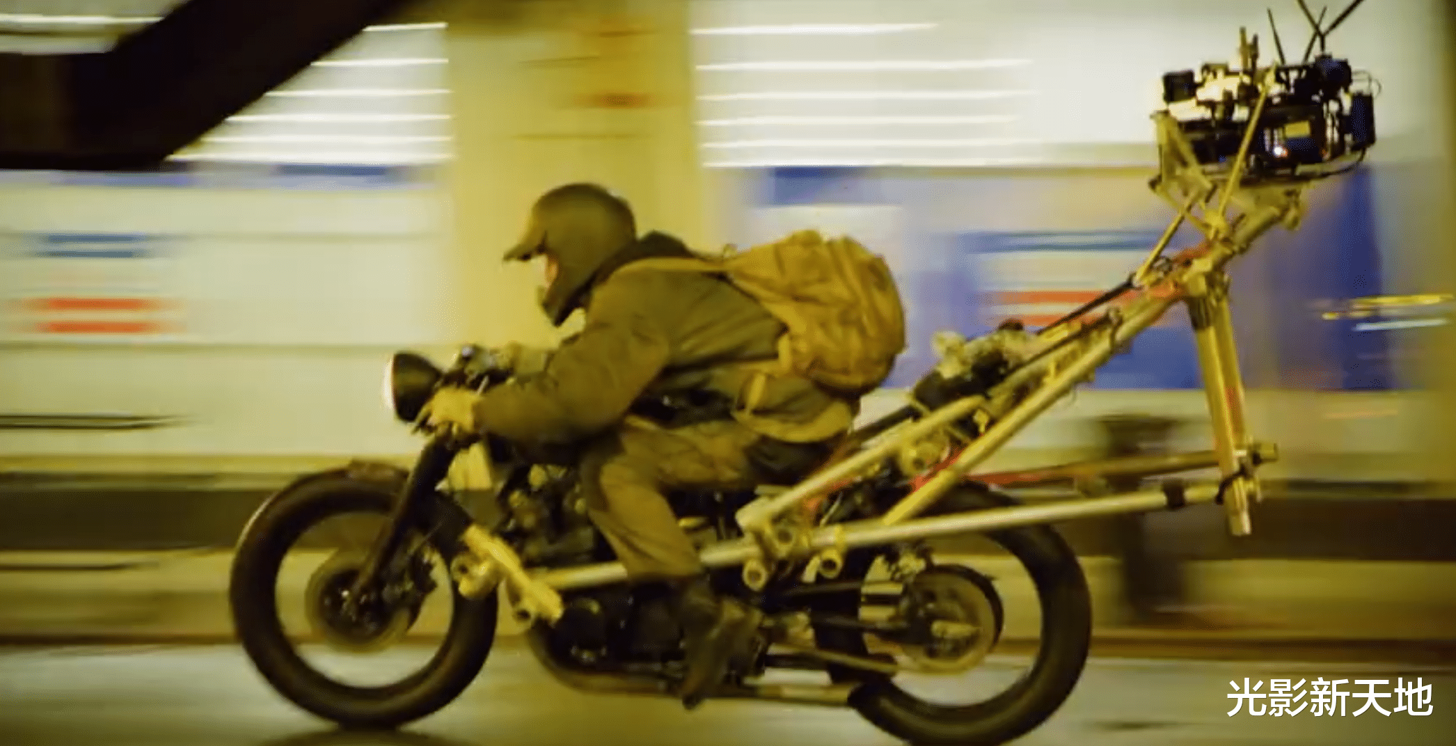 新蝙蝠侠|《新蝙蝠侠》幕后曝光:打斗都是做样子,骑摩托车用了替身