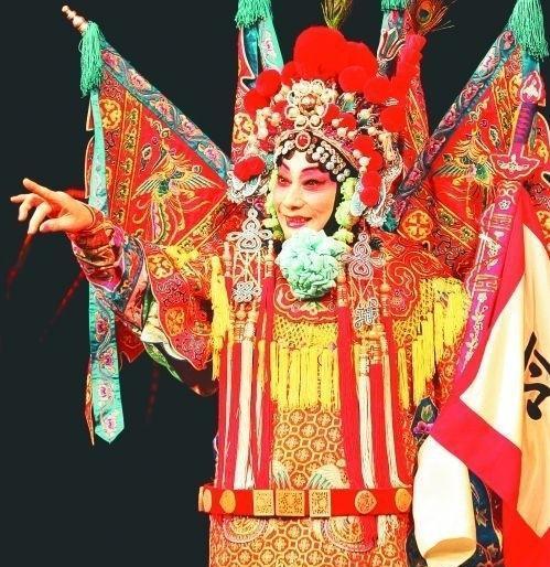 京剧|晚会演出京剧演员“扎靠”唱“猛听得”，结果被观众吐槽不懂规矩