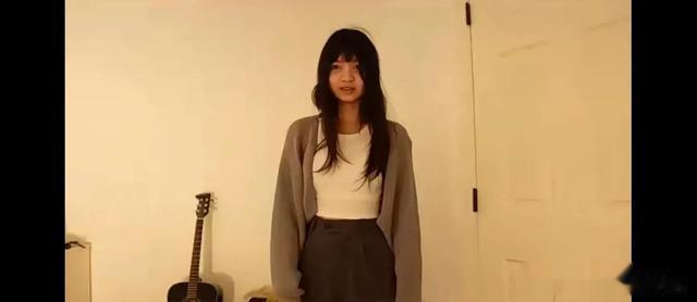 外国的女大学生，每天上学无压力，你知道过得多悠闲吗？