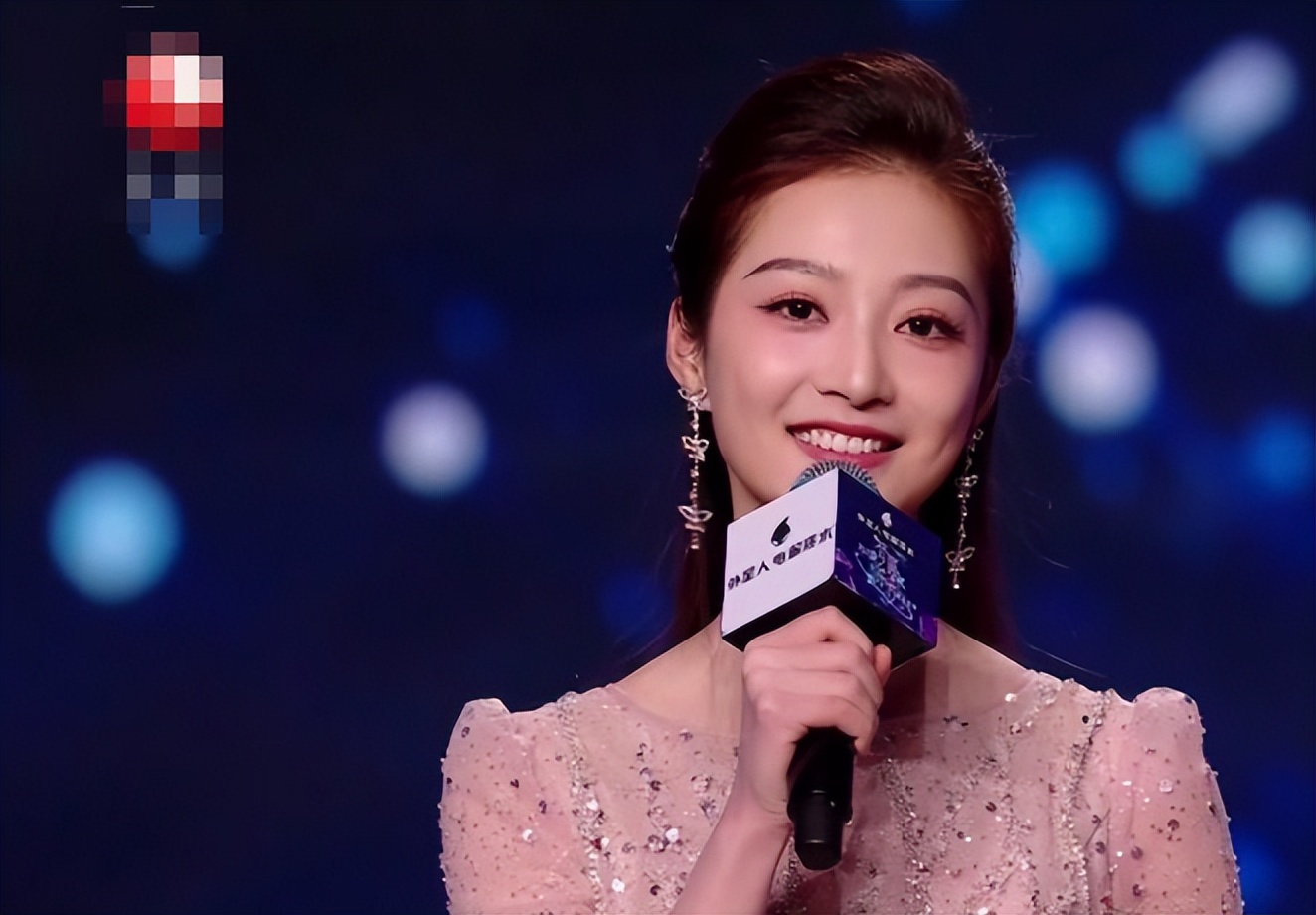 选秀|冯琳惊艳亮相卫视晚会,漂亮大气尽显成熟气质,复旦校花名副其实